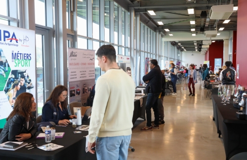 Salon du recrutement en salon Grenat